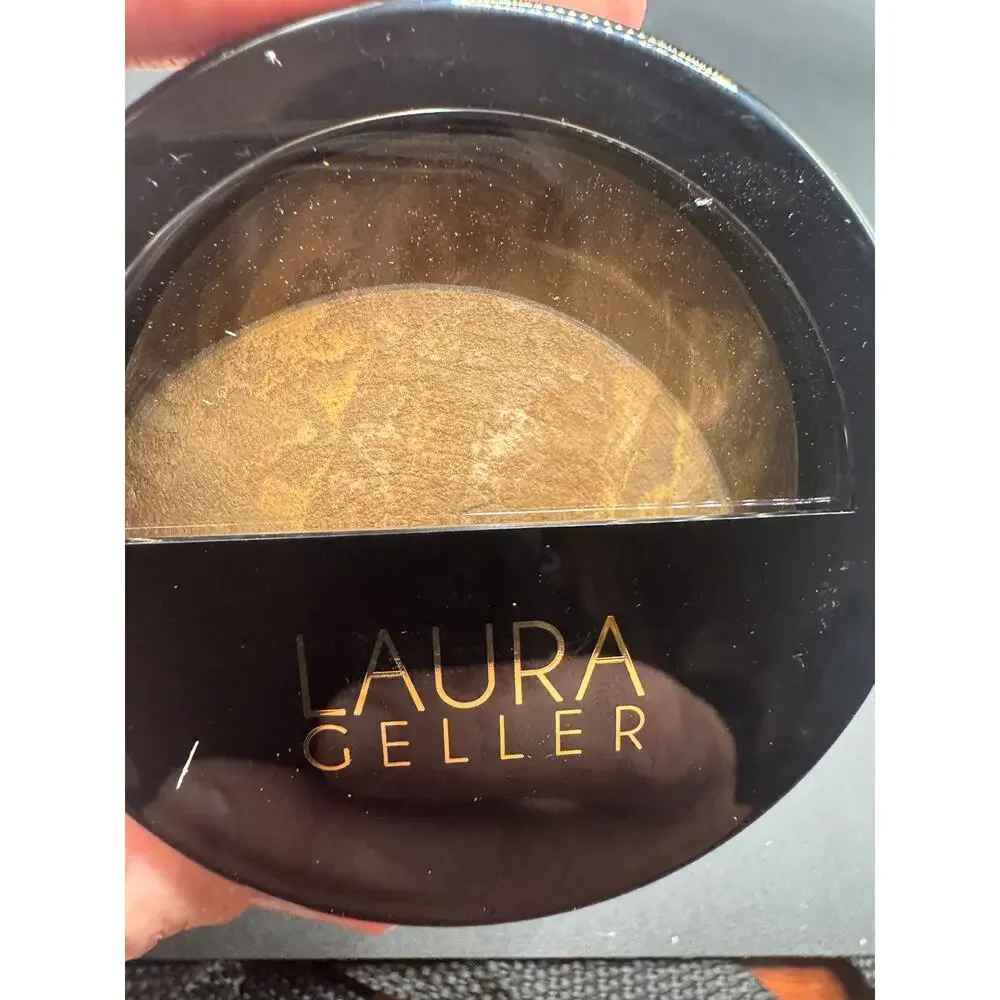 Laura Geller Baked Balance-n-Brighten Color Correcting Foundation Shade Tan 9 g